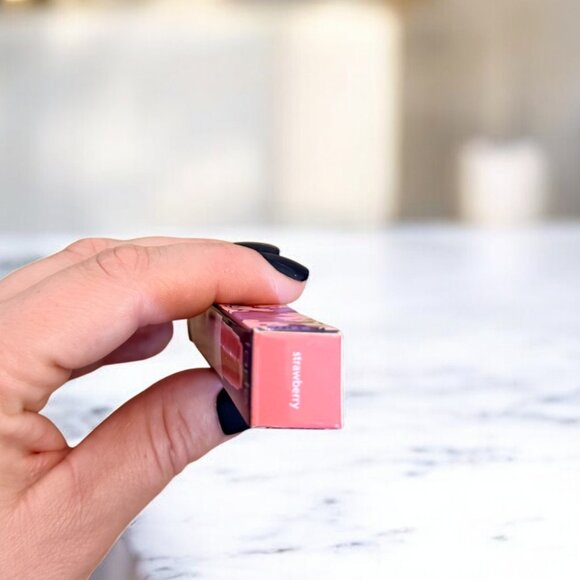 Tarte NIB Maracuja Juicy Lip Hydrating Balm Gloss in Strawberry Shade - Picture 5 of 10